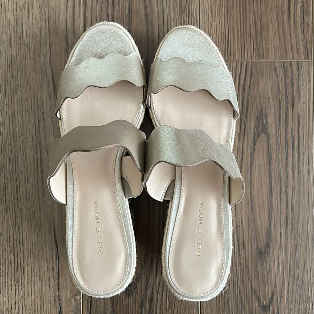 Pelle Moda Womens 'Krew' Espadrille Wedge Slide Sandal platinum gold. NWT sz 10